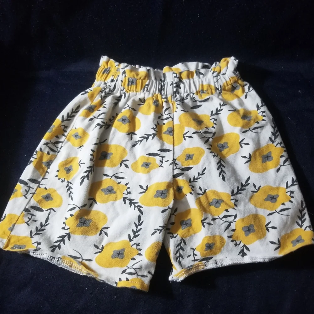 Fun yellow Sassy kids top/shorts set - Picture 3 of 5